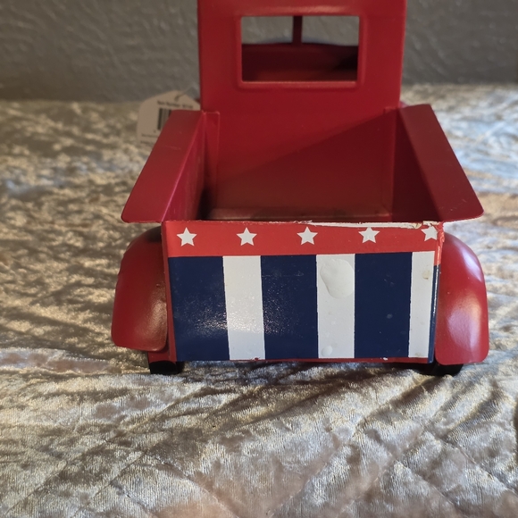 Patriotic Red and Blue Truck Planter/Accent NWR - Picture 7 of 11